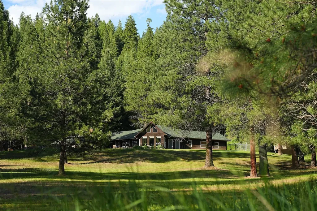 1720 River Road Troy MT 59935