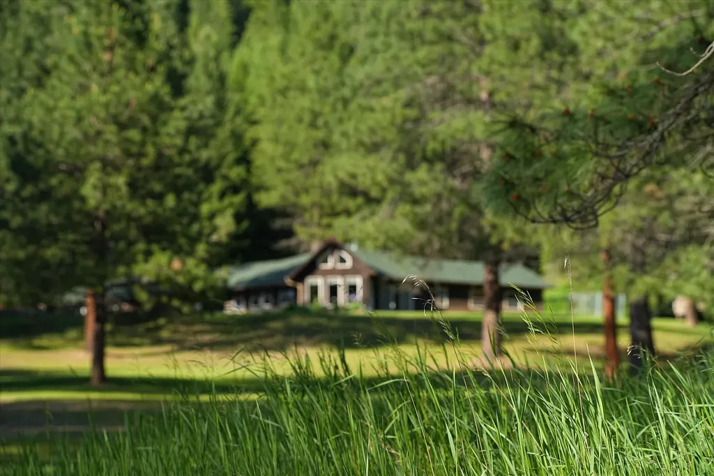 1720 River Road Troy MT 59935