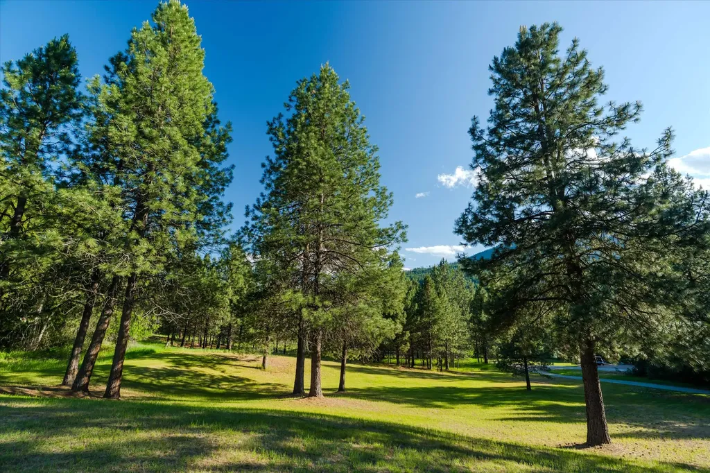 1720 River Road Troy MT 59935