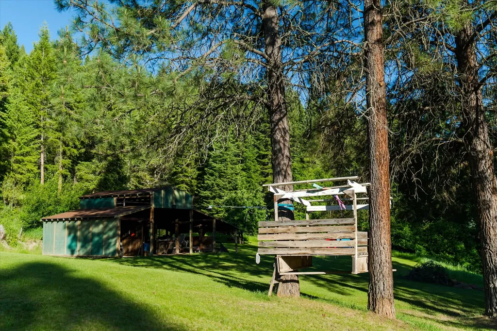 1720 River Road Troy MT 59935