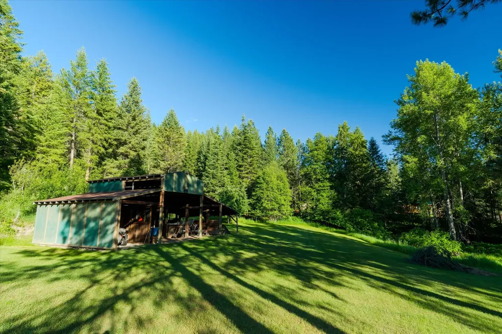 1720 River Road Troy MT 59935