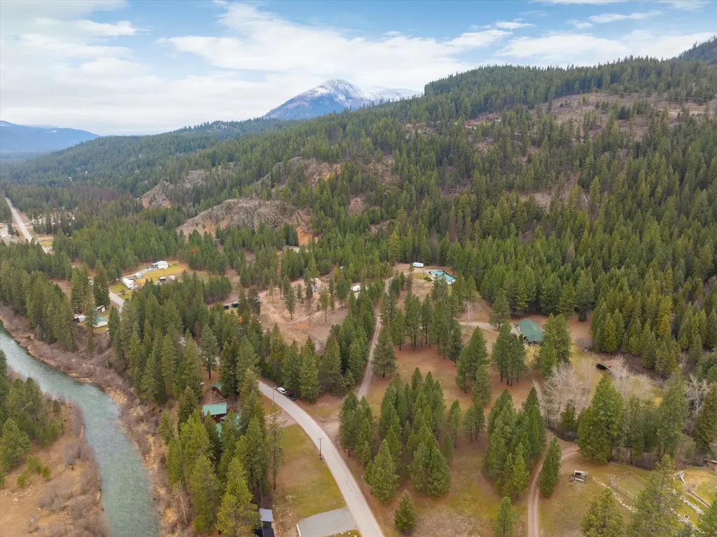 1720 River Road Troy MT 59935