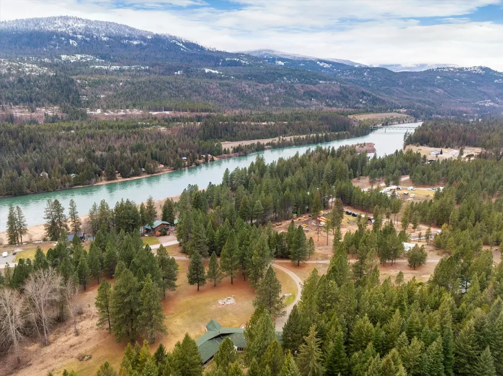 1720 River Road Troy MT 59935