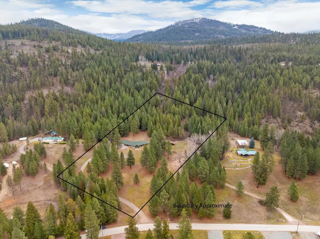 1720 River Road Troy MT 59935