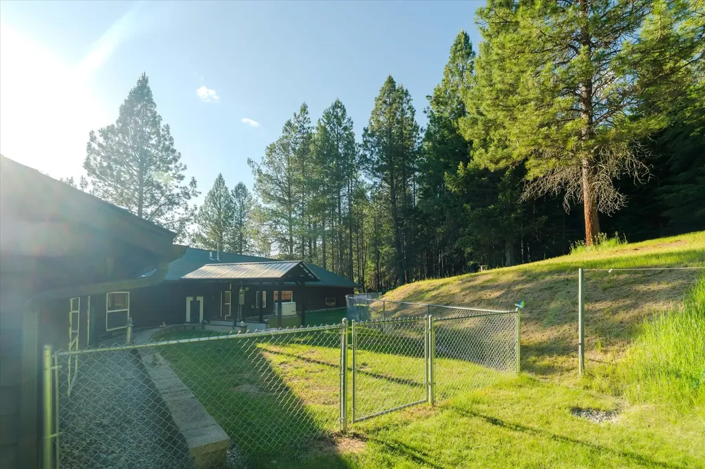 1720 River Road Troy MT 59935