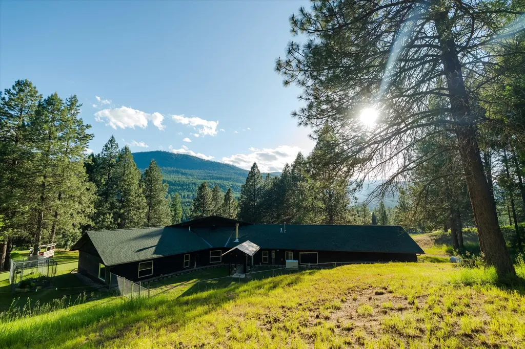 1720 River Road Troy MT 59935