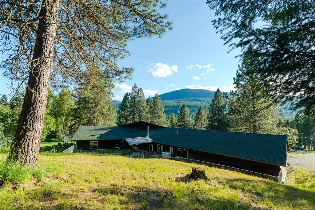 1720 River Road Troy MT 59935