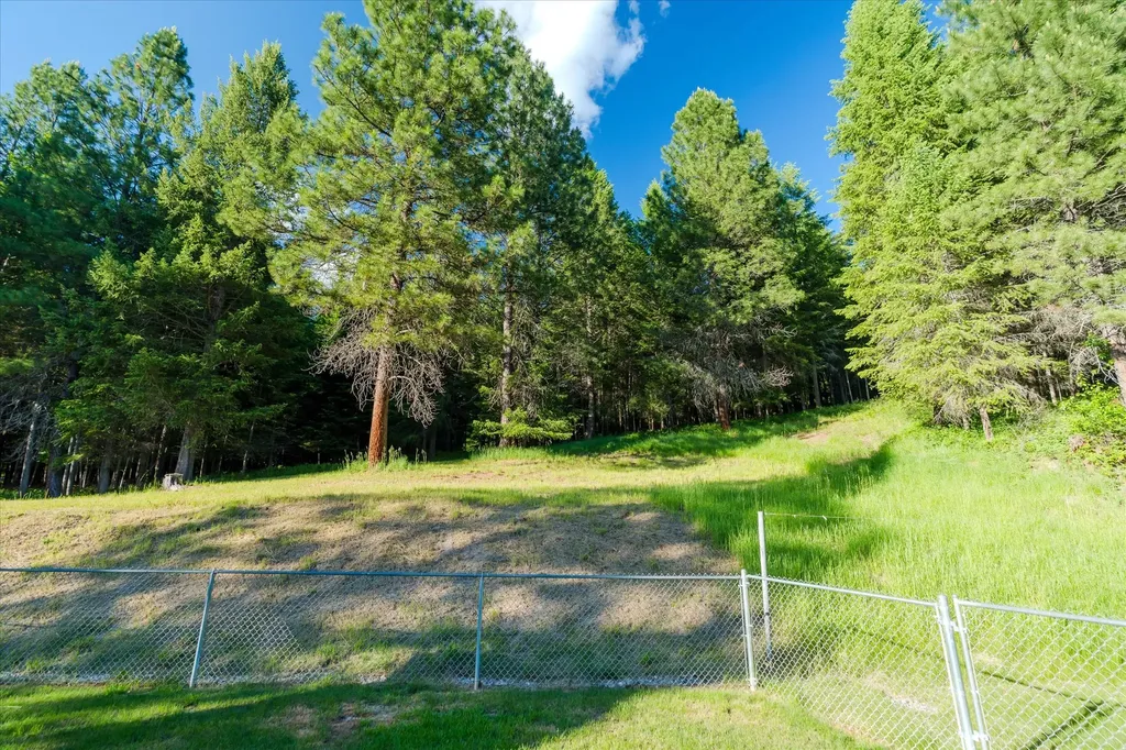 1720 River Road Troy MT 59935