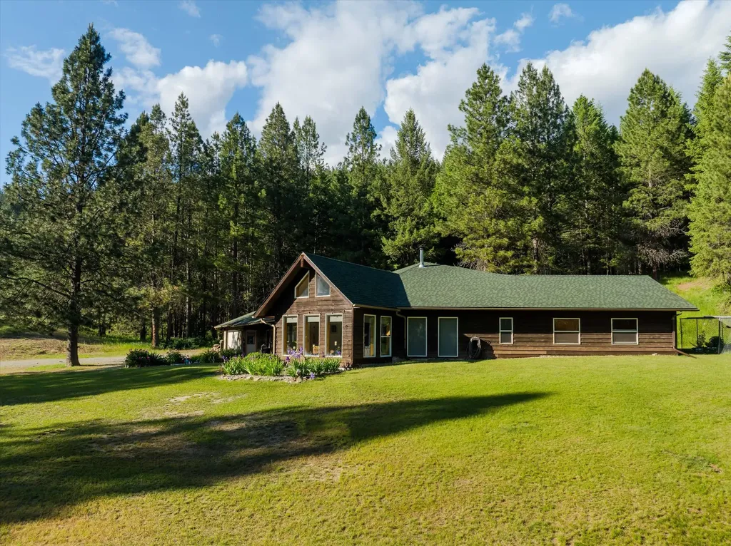1720 River Road Troy MT 59935
