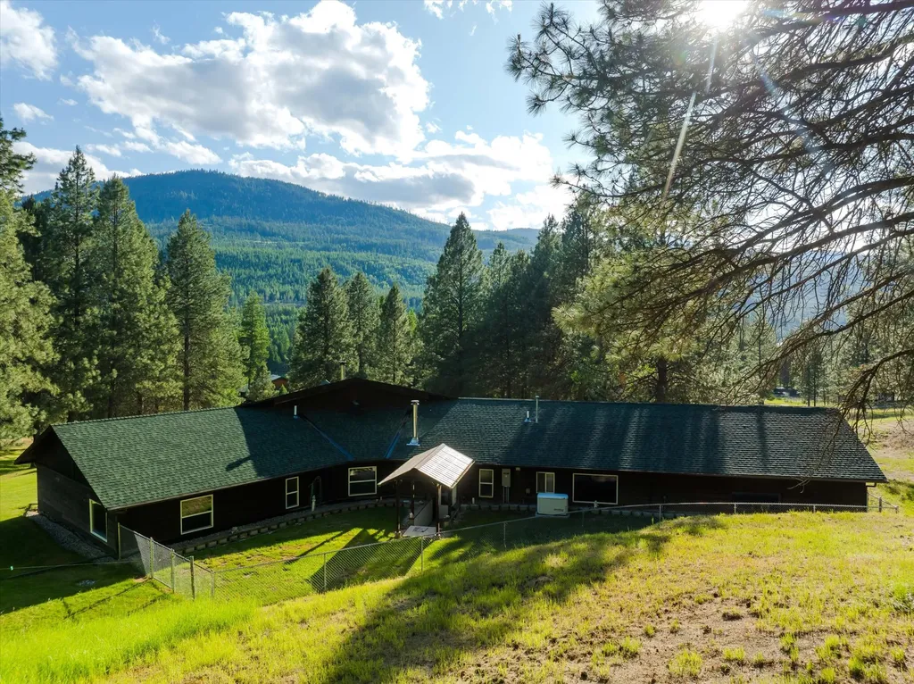 1720 River Road Troy MT 59935