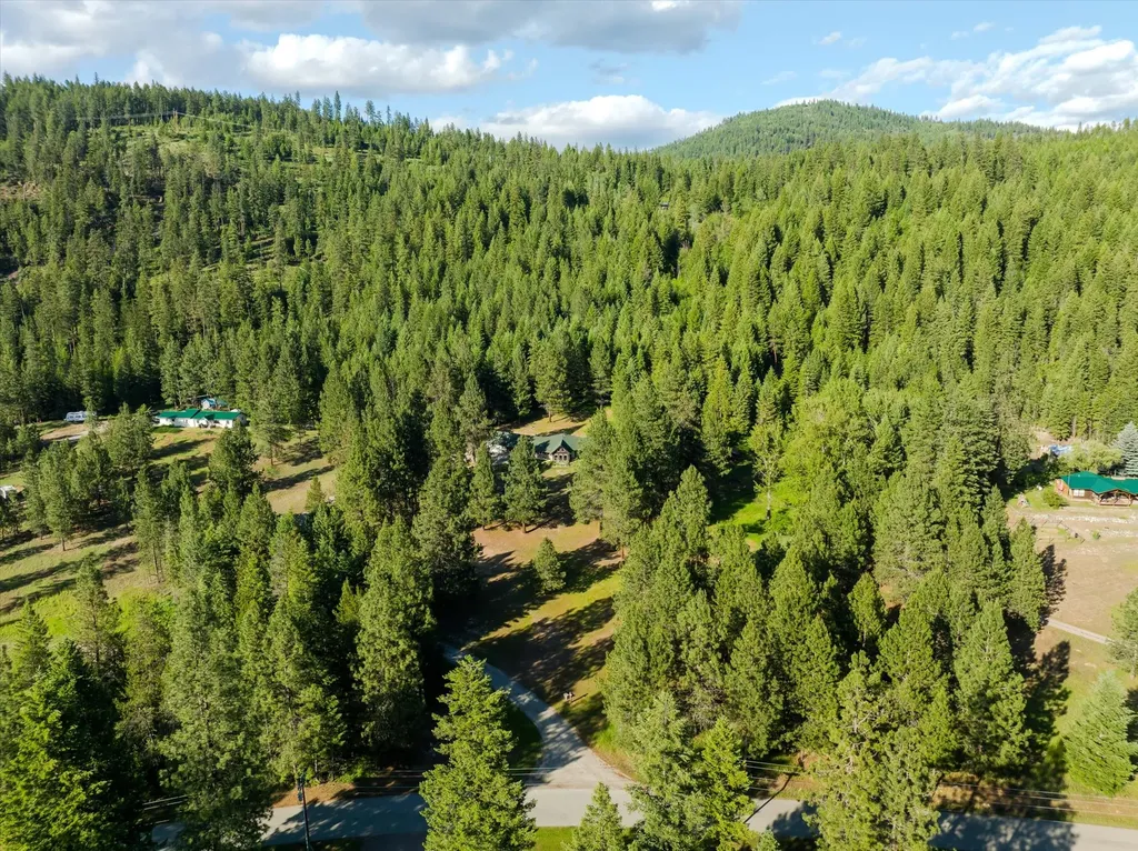 1720 River Road Troy MT 59935