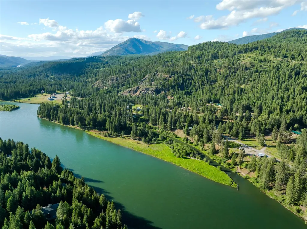 1720 River Road Troy MT 59935