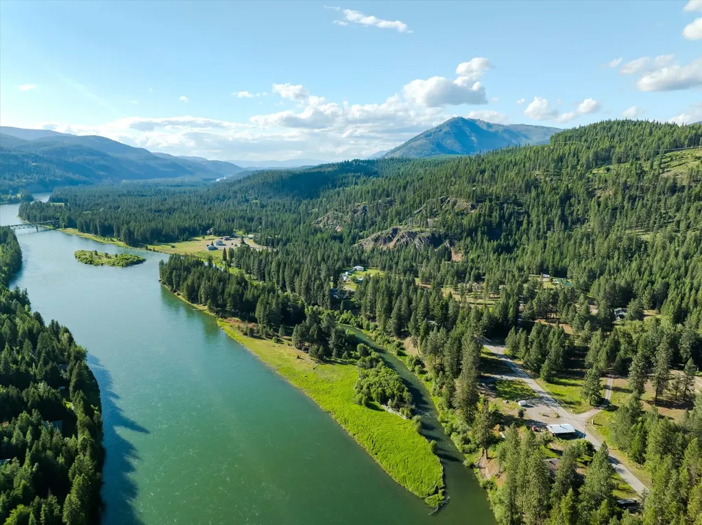 1720 River Road Troy MT 59935