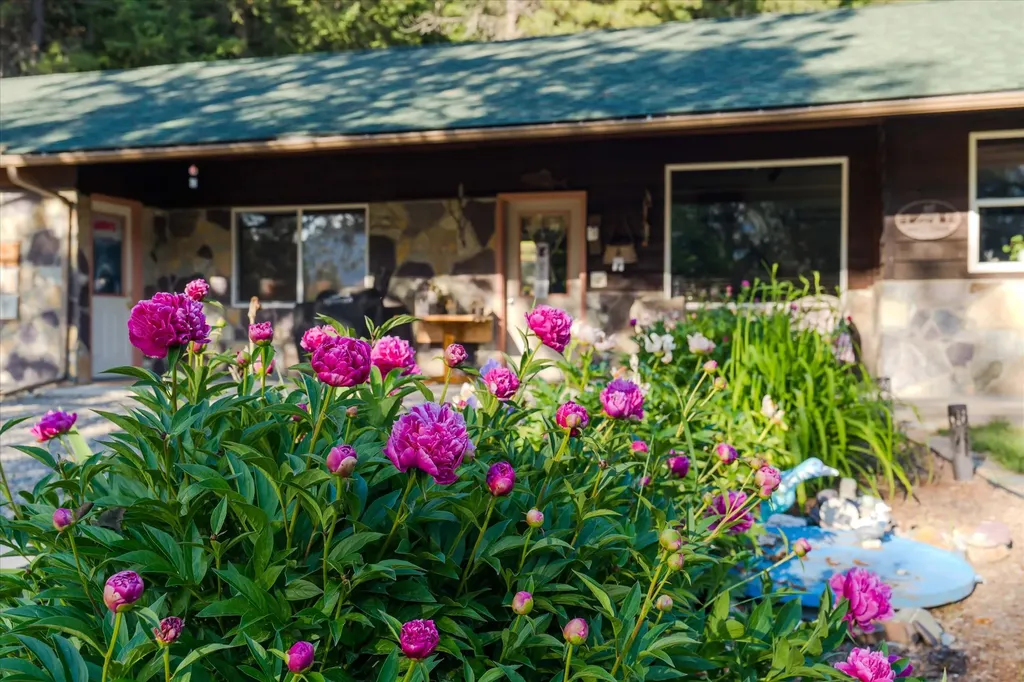 1720 River Road Troy MT 59935