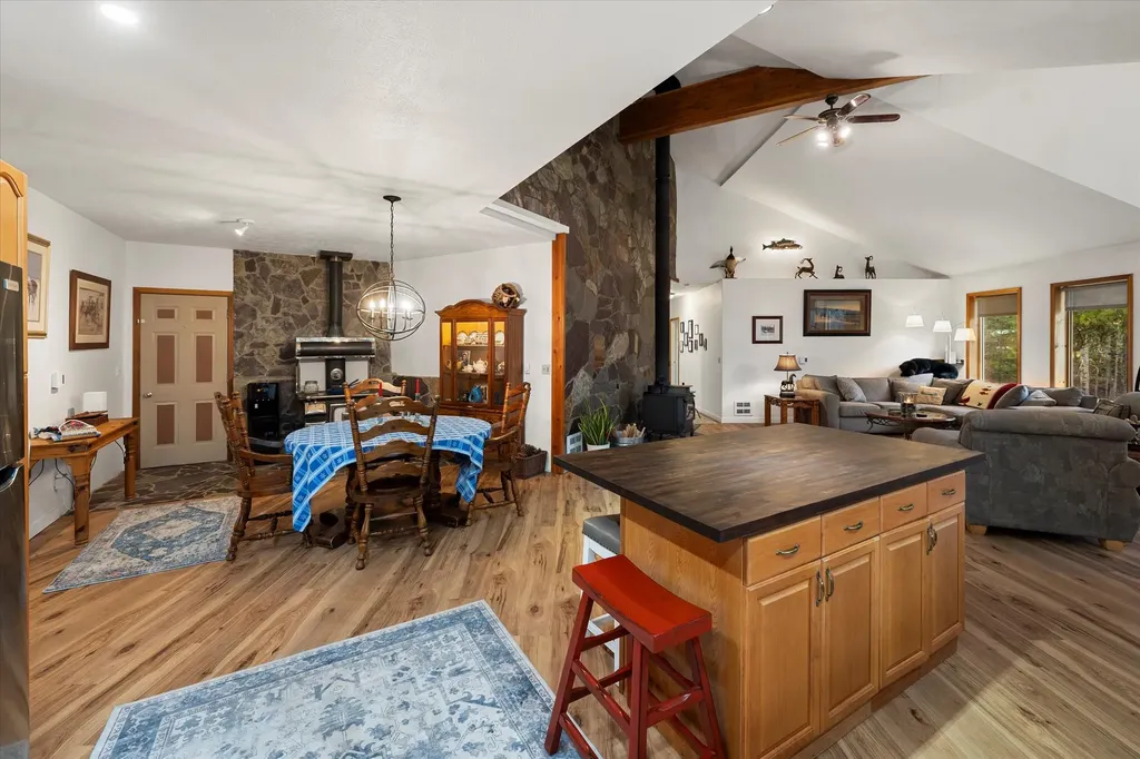 1720 River Road Troy MT 59935