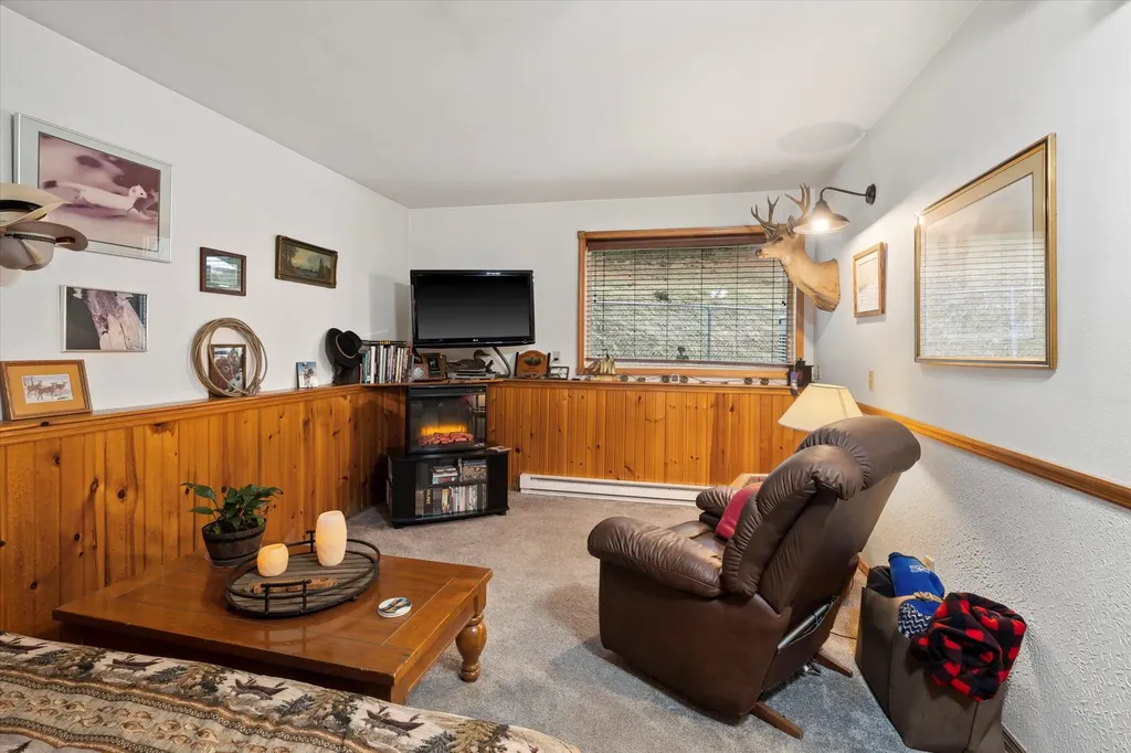 1720 River Road Troy MT 59935