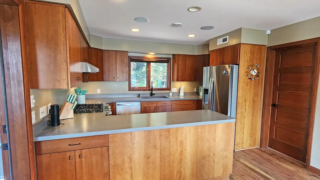989 Lake Of The Woods Lane Bigfork MT 59911