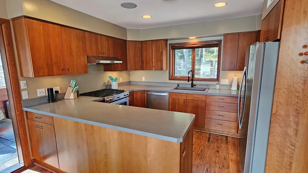 989 Lake Of The Woods Lane Bigfork MT 59911