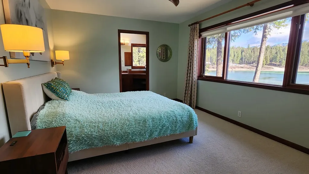 989 Lake Of The Woods Lane Bigfork MT 59911