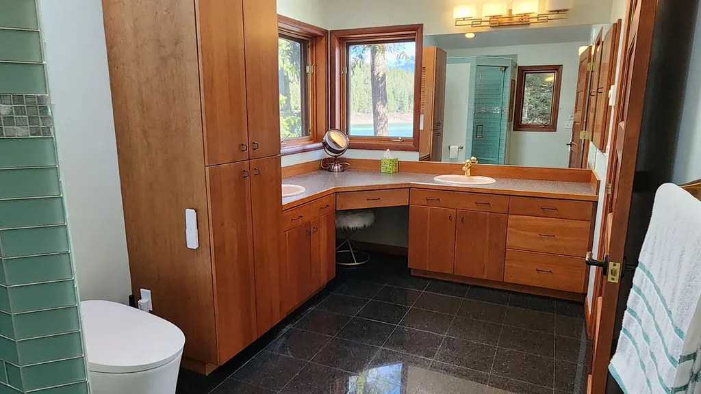 989 Lake Of The Woods Lane Bigfork MT 59911