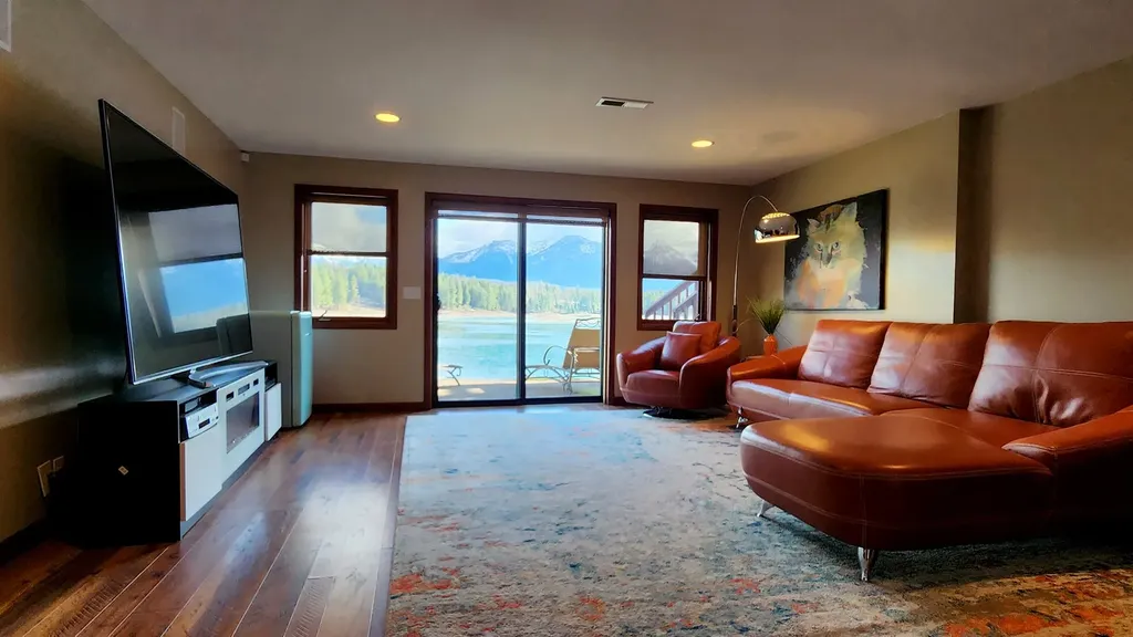 989 Lake Of The Woods Lane Bigfork MT 59911