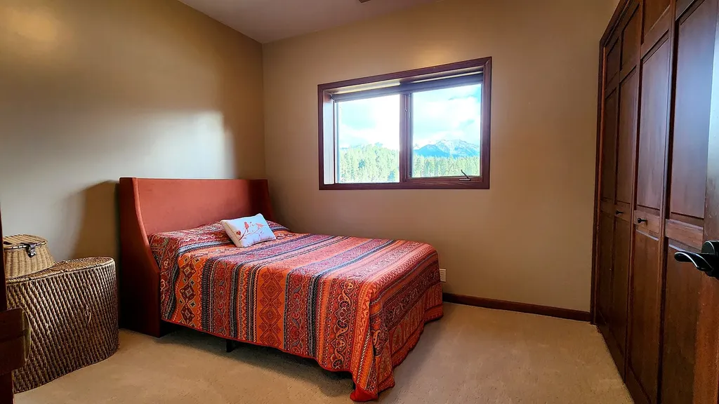 989 Lake Of The Woods Lane Bigfork MT 59911