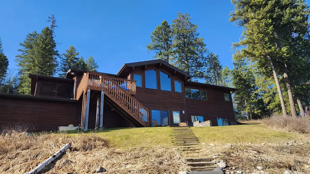 989 Lake Of The Woods Lane Bigfork MT 59911