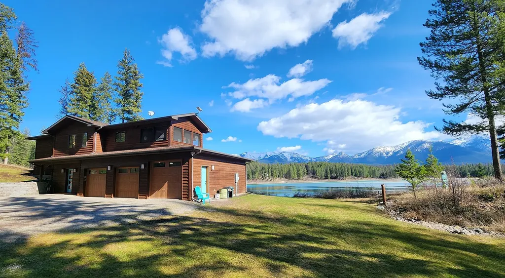 989 Lake Of The Woods Lane Bigfork MT 59911