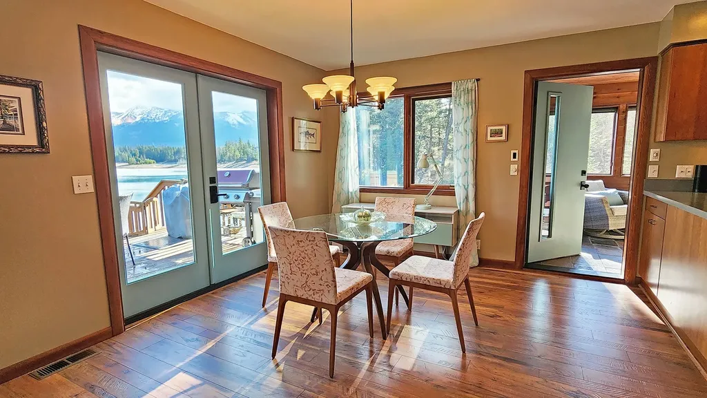 989 Lake Of The Woods Lane Bigfork MT 59911