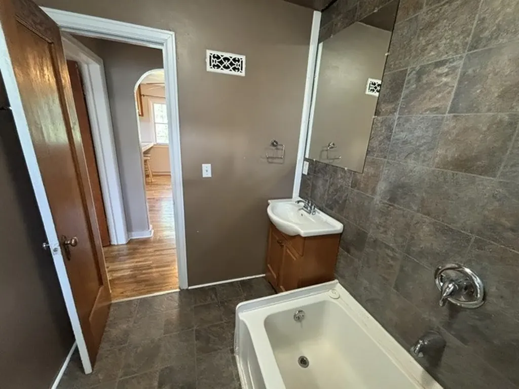 104 E Richland Avenue Shelby MT 59474
