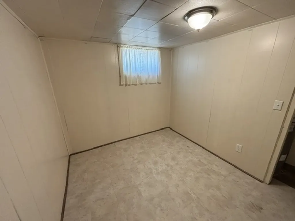 104 E Richland Avenue Shelby MT 59474