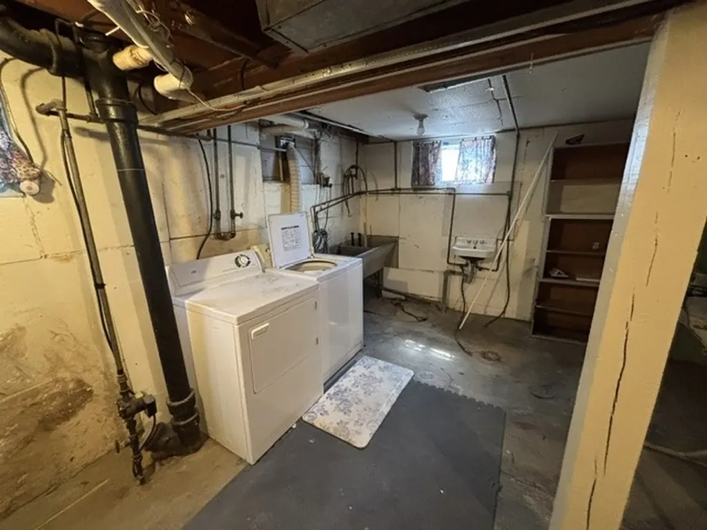 104 E Richland Avenue Shelby MT 59474