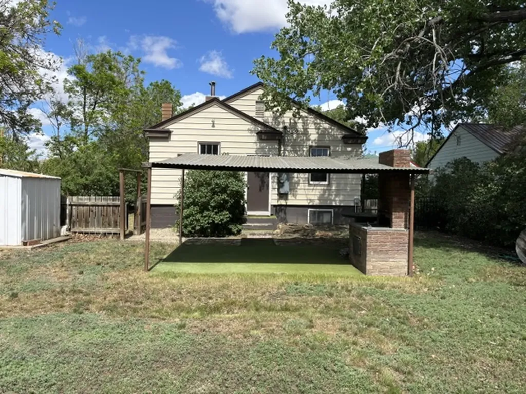 104 E Richland Avenue Shelby MT 59474