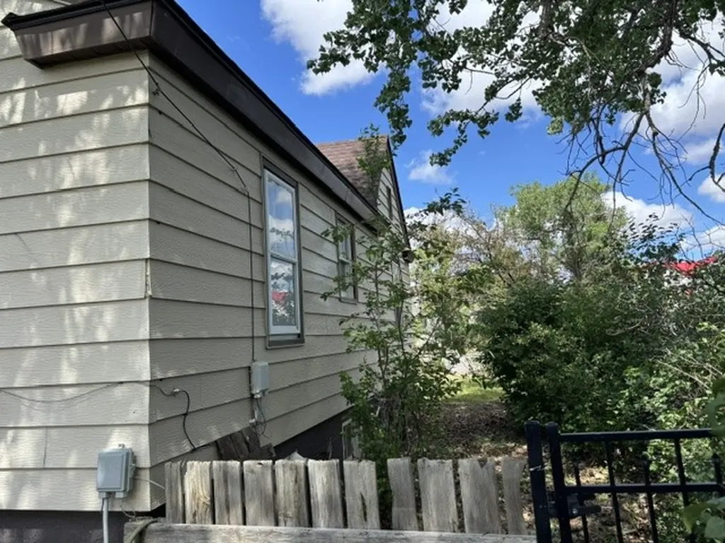 104 E Richland Avenue Shelby MT 59474