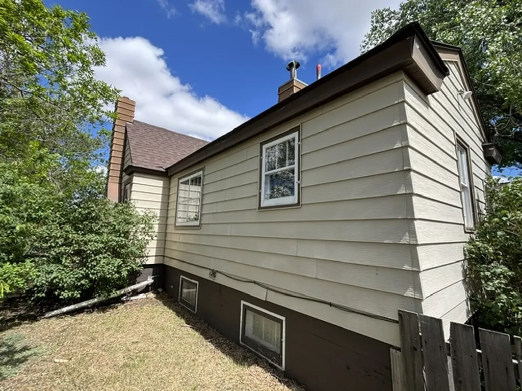 104 E Richland Avenue Shelby MT 59474