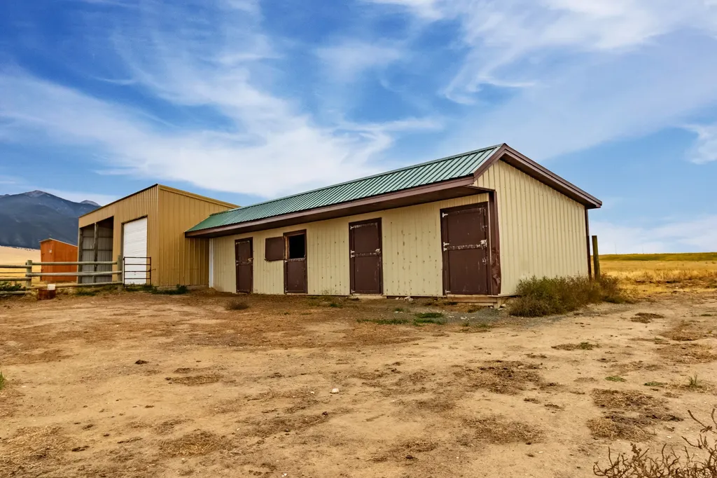 12 Bench Road Whitehall MT 59759