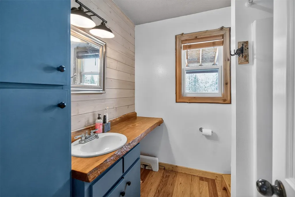700 Eastside Road Troy MT 59935