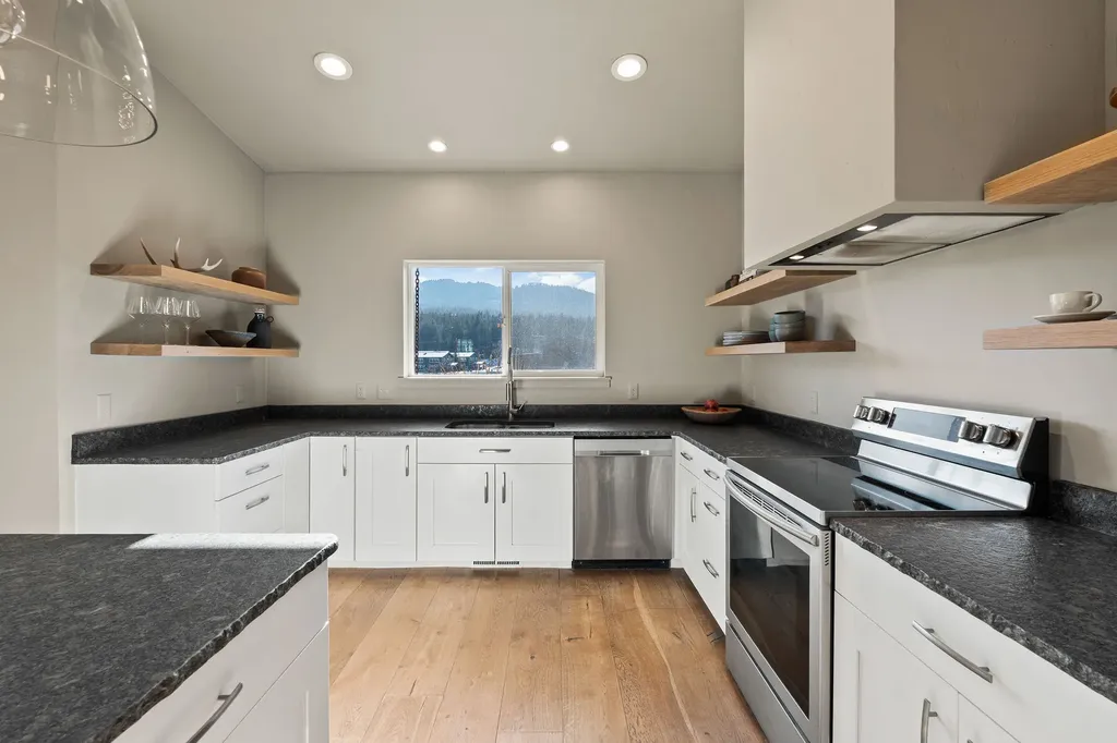 138 Crystal View Court Lakeside MT 59922