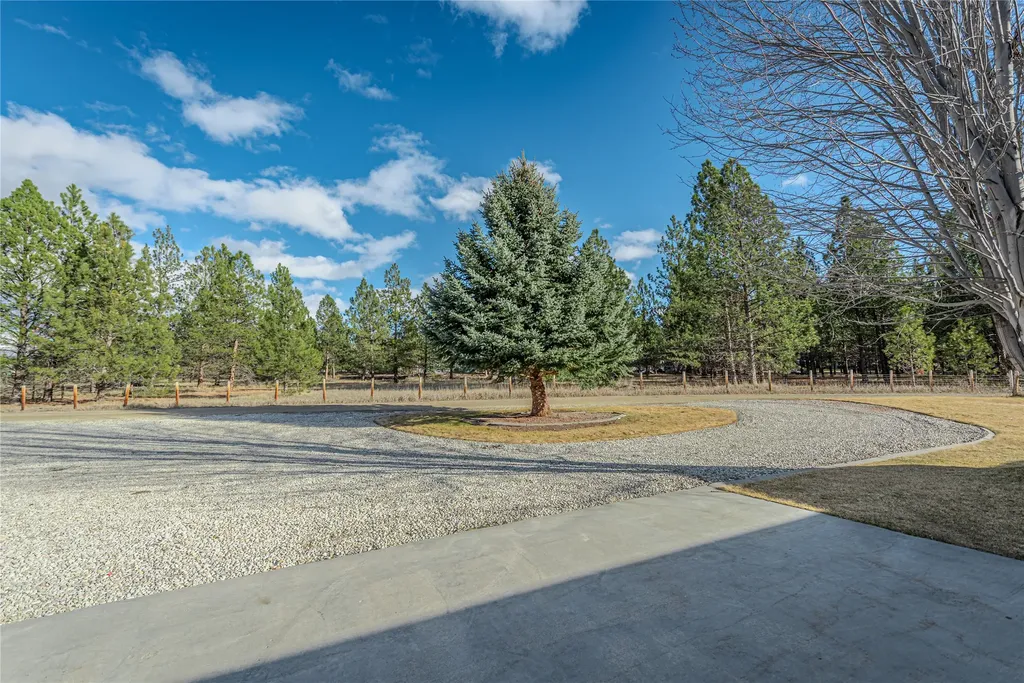 193 Cormoret Loop Florence MT 59833