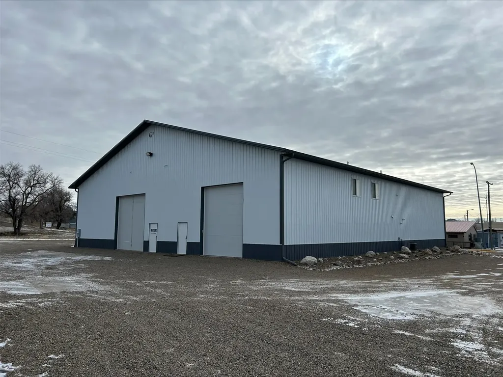 315 E Allard Street Glendive MT 59330