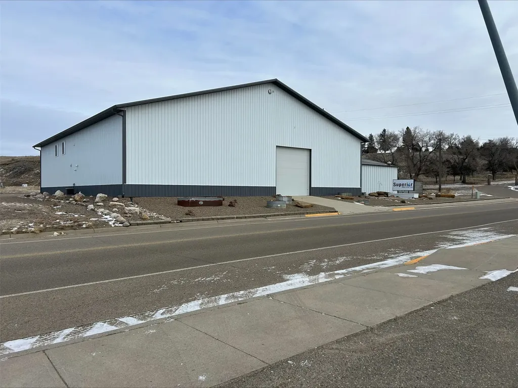 315 E Allard Street Glendive MT 59330