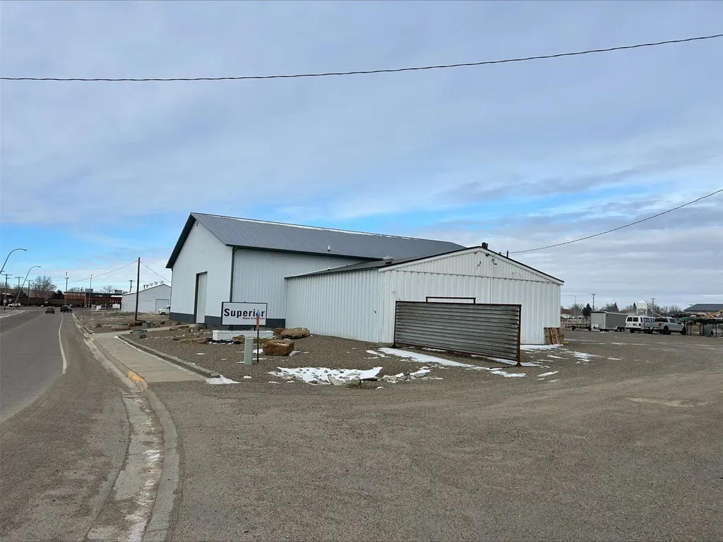 315 E Allard Street Glendive MT 59330