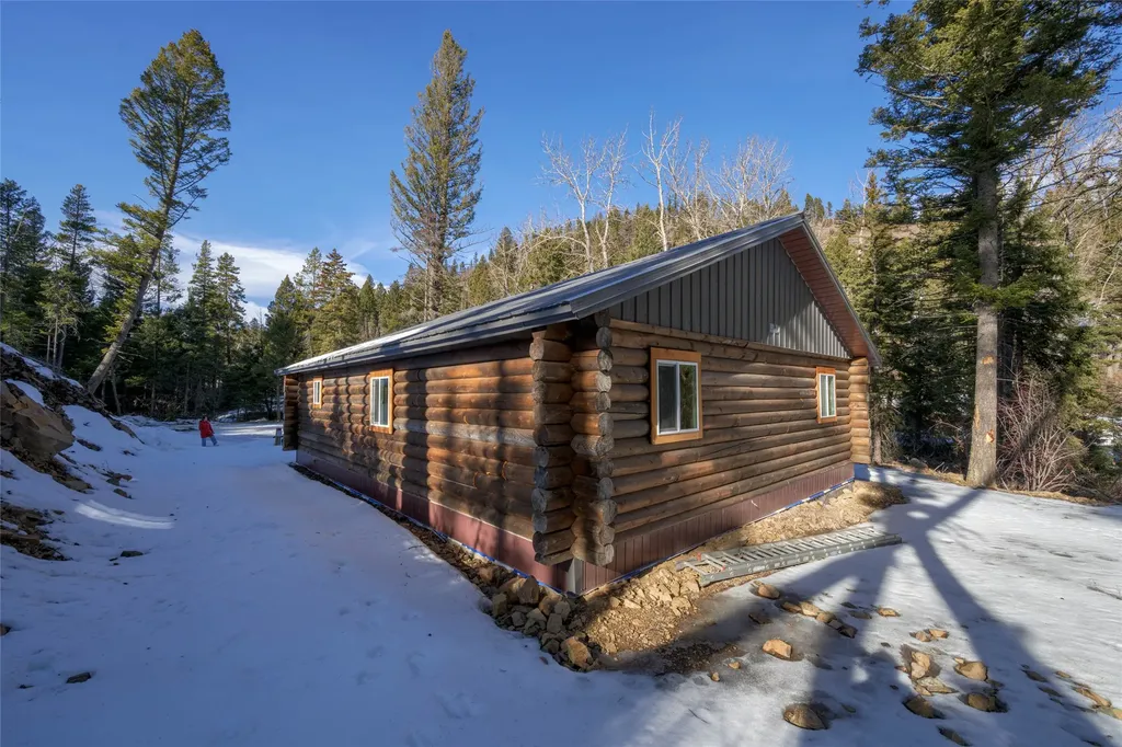 11045 Stemple Pass Road Lincoln MT 59639