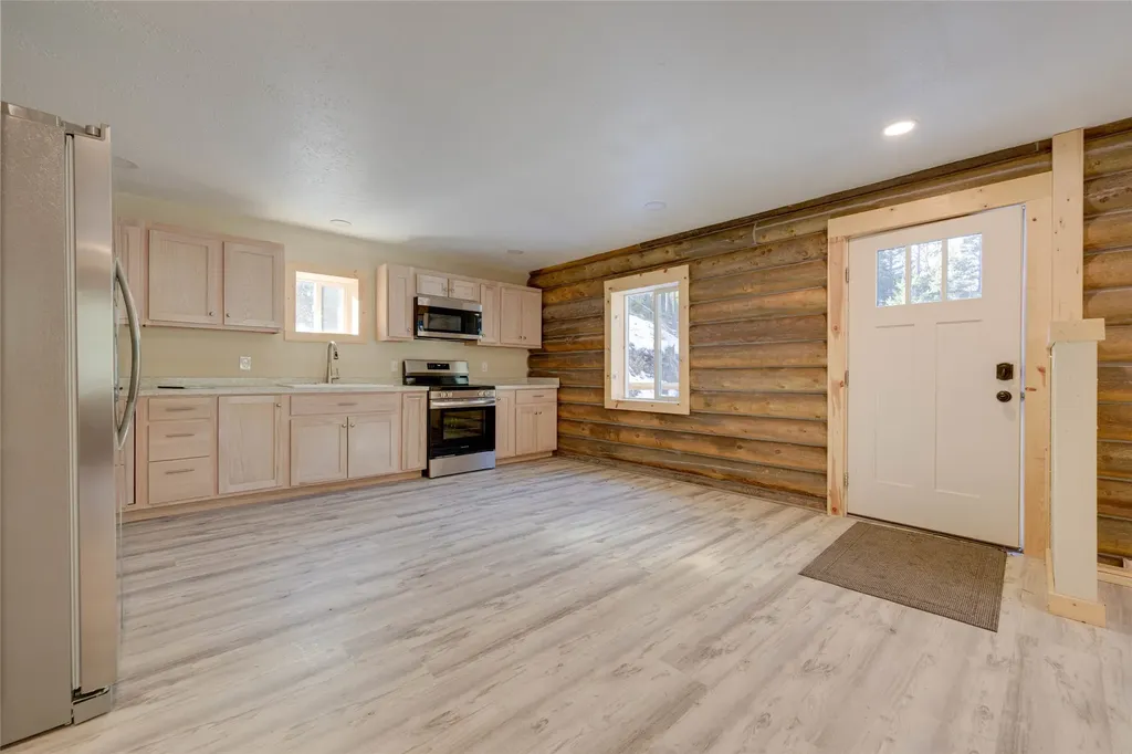 11045 Stemple Pass Road Lincoln MT 59639