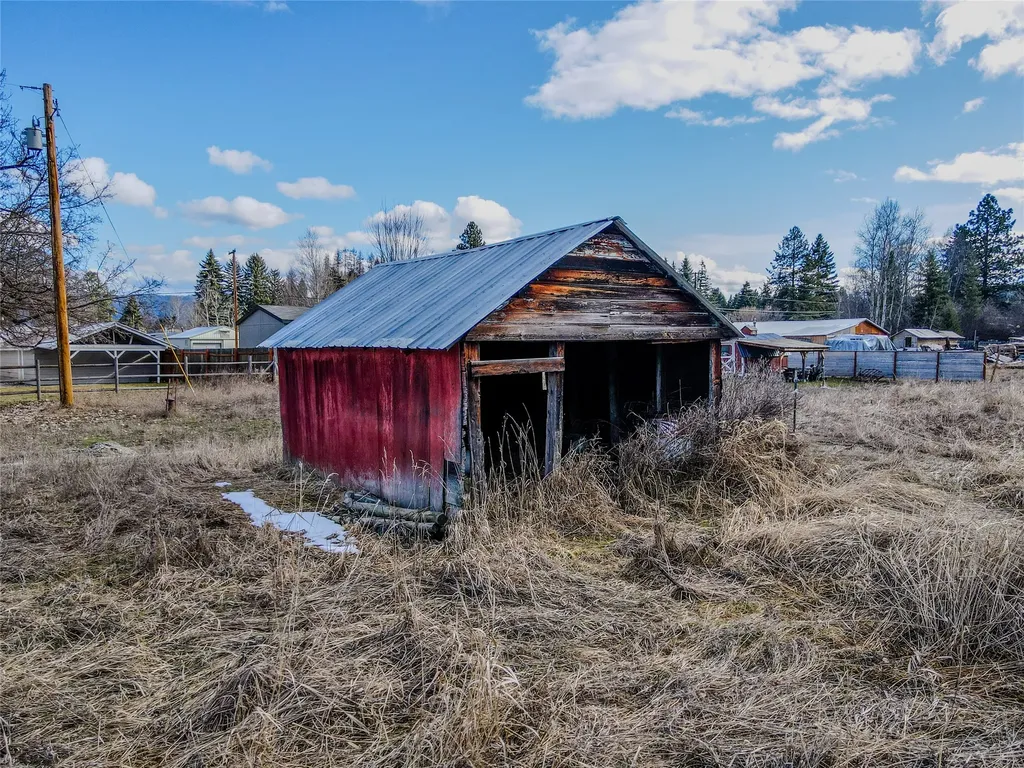 82 Pioneer Road Libby MT 59923