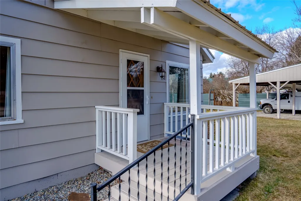 82 Pioneer Road Libby MT 59923