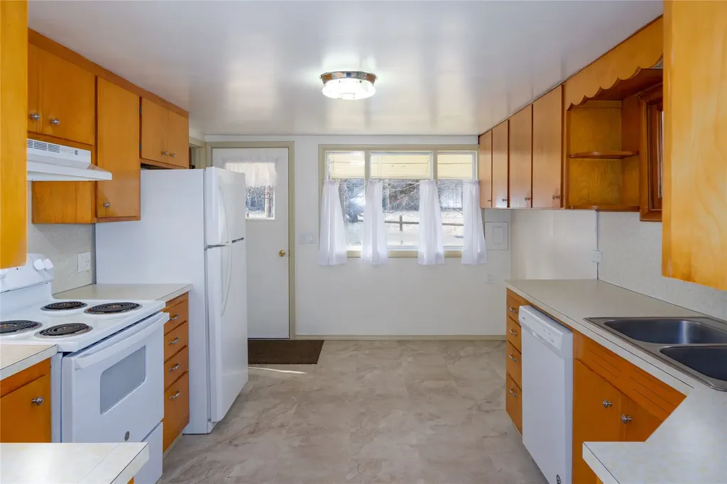 82 Pioneer Road Libby MT 59923