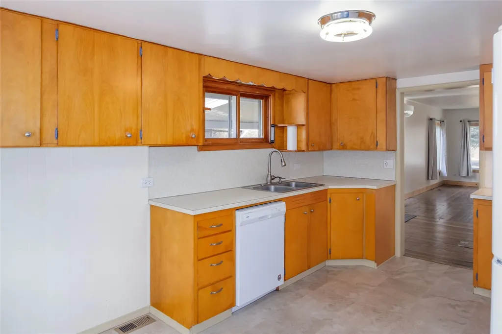 82 Pioneer Road Libby MT 59923
