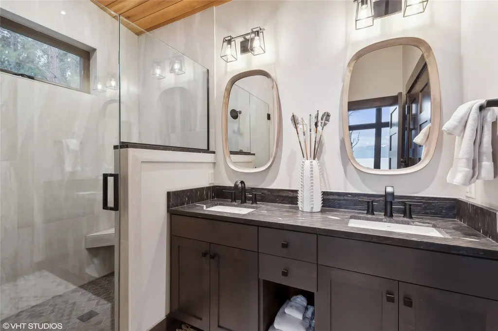 22934 Damaskes Way Rollins MT 59931