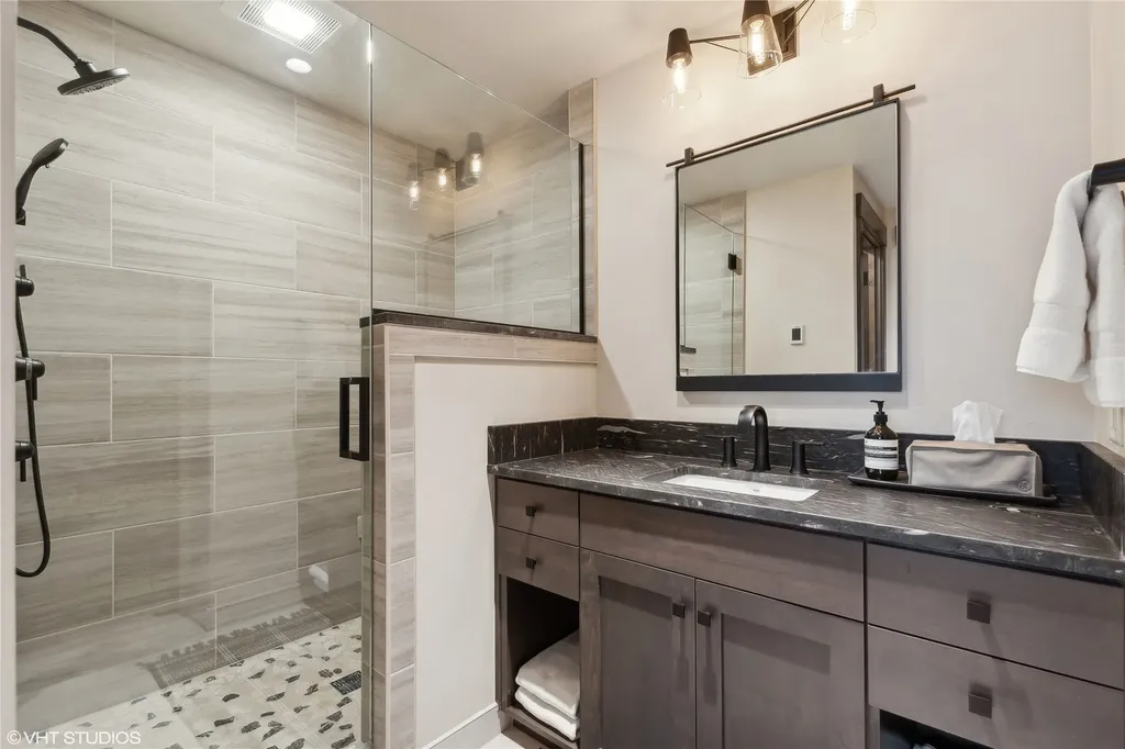 22934 Damaskes Way Rollins MT 59931